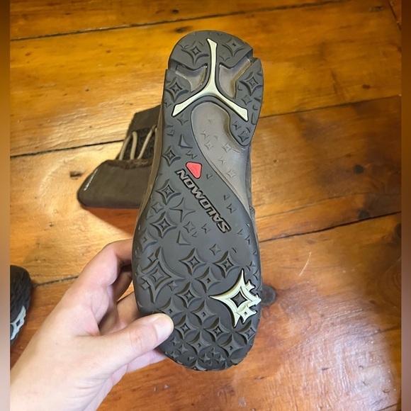 Salomon Emmy waterproof insulated brown suede women’s shoes size 6 - Picture 5 of 10